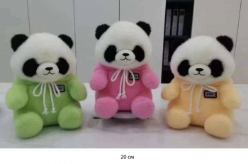 им Панда арт. 24225-12 В костюмчике цвета микс 20 см в пак.) им Панда арт. 24225-12 В костюмчике цвета микс 20 см в пак.)