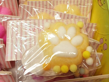 Антистресс арт. 805147-805 Лапка мальтоза с пушком (16 шт.) шоубокс